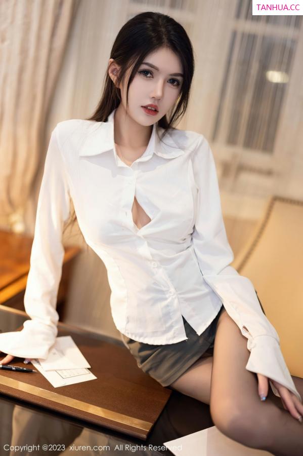 媛媛酱  [XiuRen]高清写真图 2023.01.12 No.6125 媛媛酱belle 短裙丝袜第12张图片